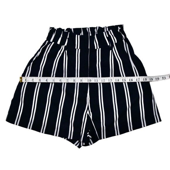 H&M Women's Black and White Striped Shorts with Pockets, size US 2 - Picture 7 of 9